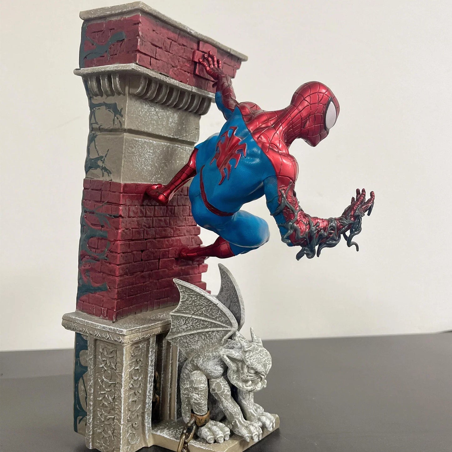 Spider-Man Wall Climb Action Statue – 28 CM Superhero Display Figure