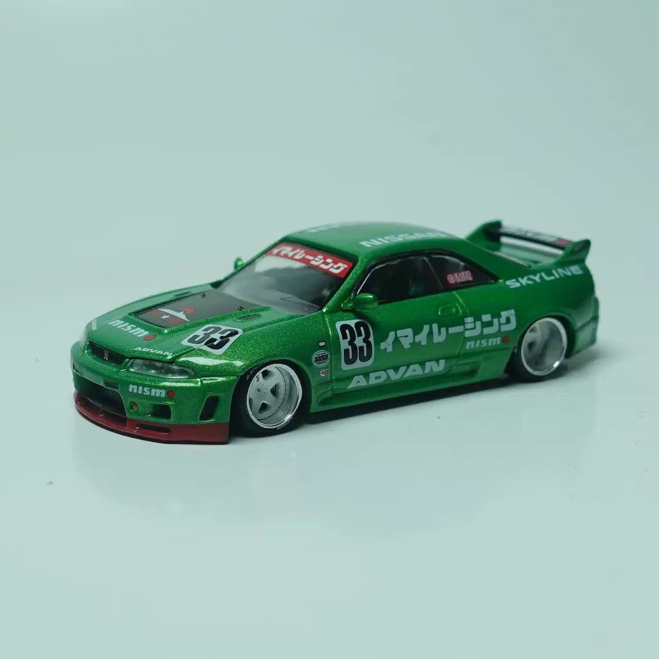 1:64 Kaido House x Mini GT Nissan Skyline GT-R R33 #33 Green Diecast – Limited Edition