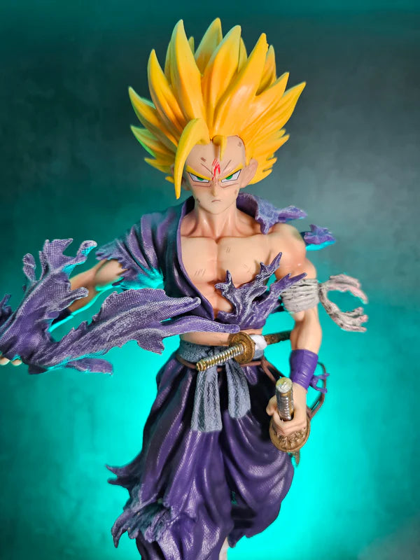 Dragon Ball Samurai Super Saiyan Goku 28 cm Deluxe Statue – Torn Gi and Stone Base
