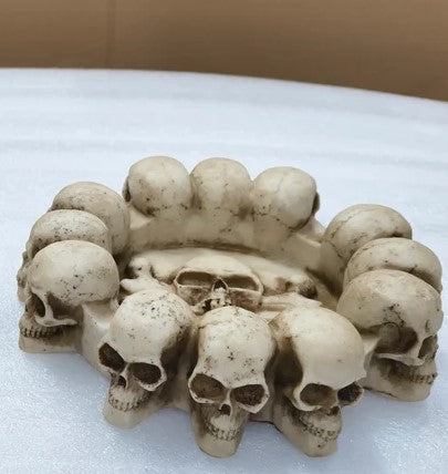 Skull Throne Ash Collector – Antique Ivory Resin Round Ashtray