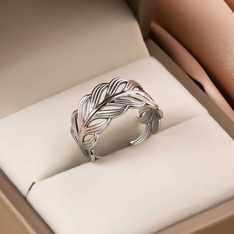 Silver Spreading Leaf Adjustable Ring – Elegant Botanical Statement Jewelry