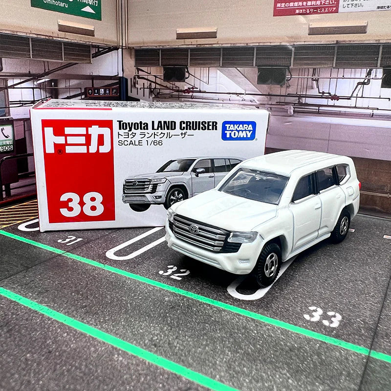 Takara Tomy Toyota Land Cruiser 1:66 Scale Diecast Model Car